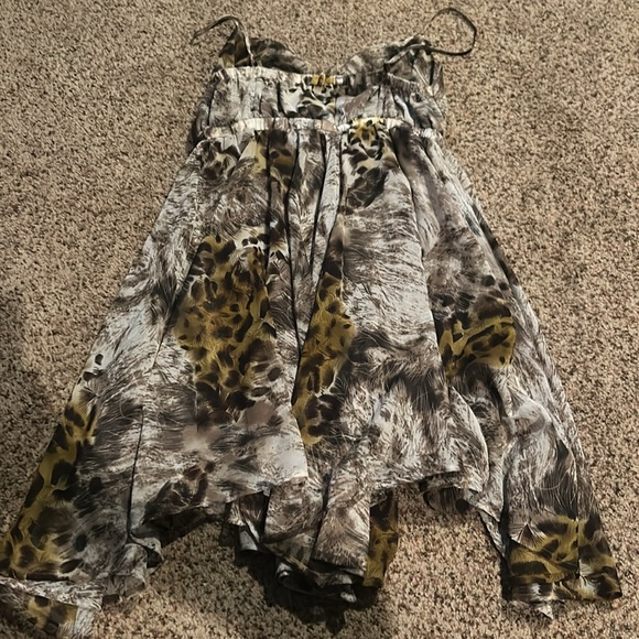 Women’s Dress - Picture 2 of 3